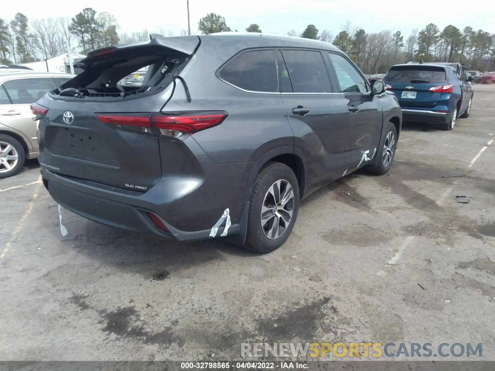 4 Photograph of a damaged car 5TDGZRBH1LS017743 TOYOTA HIGHLANDER 2020