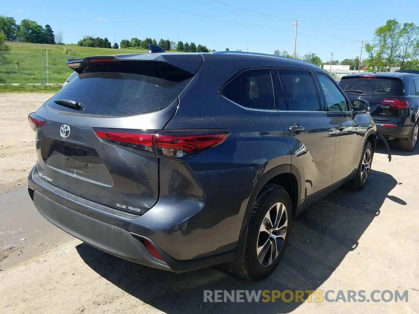 4 Photograph of a damaged car 5TDGZRBH1LS037071 TOYOTA HIGHLANDER 2020