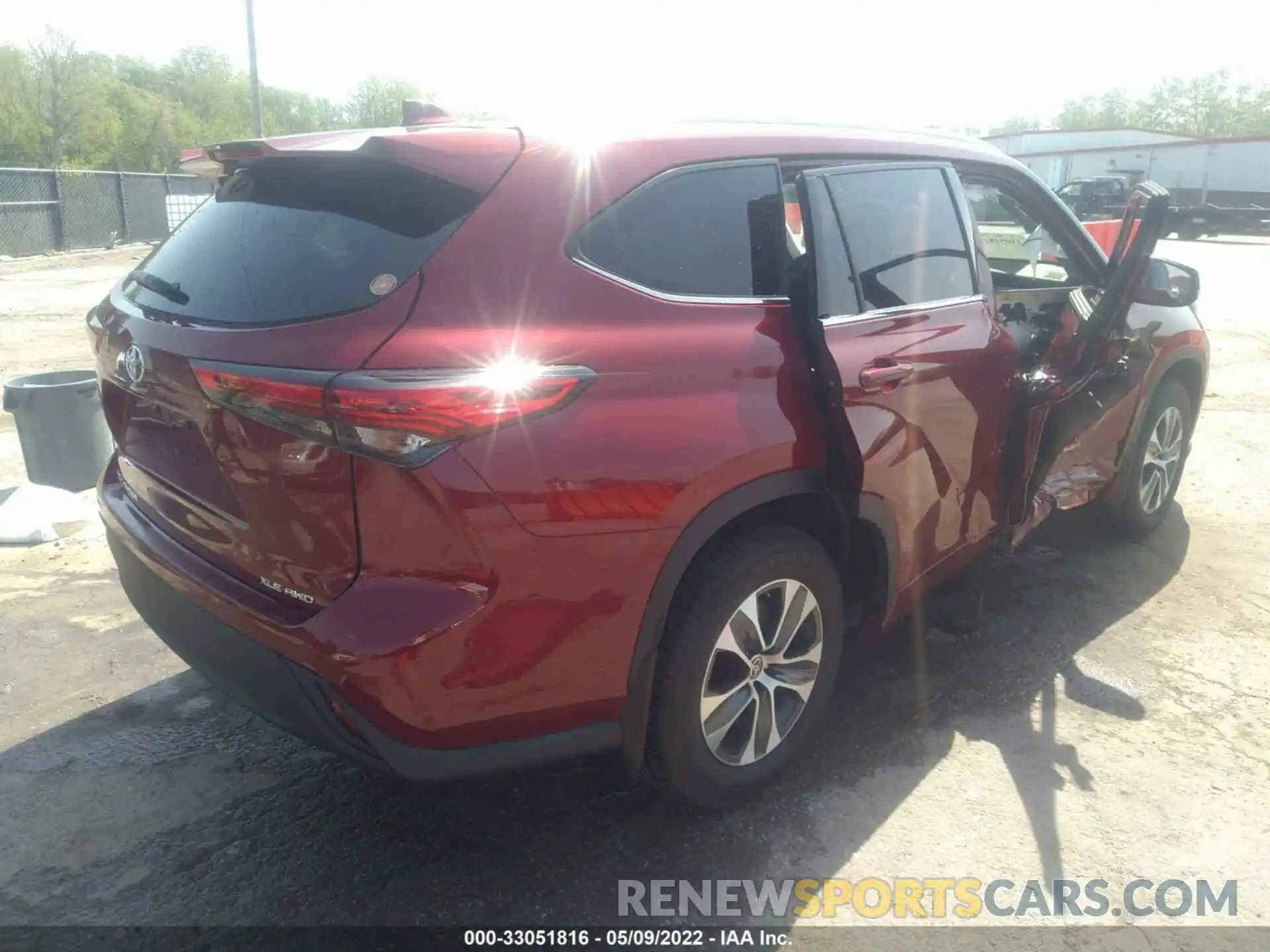 4 Photograph of a damaged car 5TDGZRBH1LS040651 TOYOTA HIGHLANDER 2020