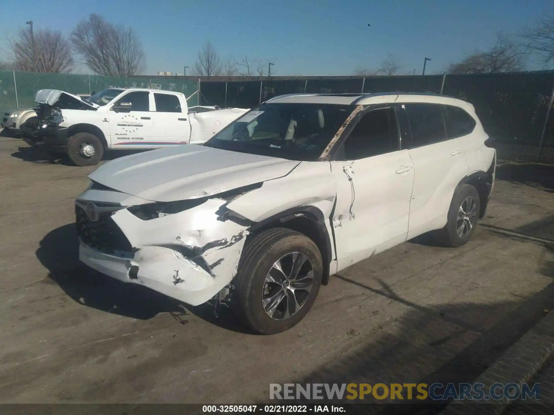 2 Photograph of a damaged car 5TDGZRBH1LS048345 TOYOTA HIGHLANDER 2020