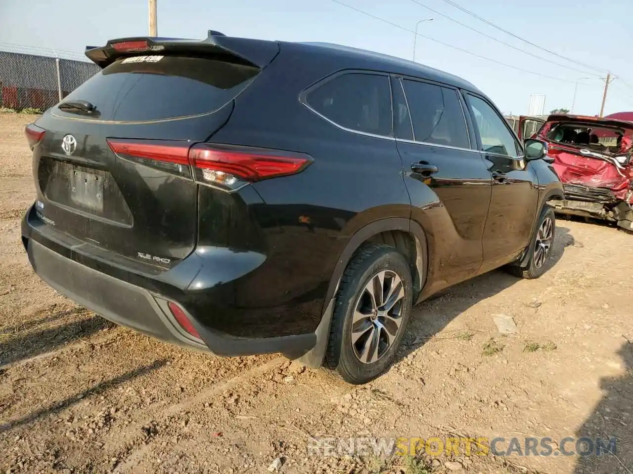 4 Photograph of a damaged car 5TDGZRBH1LS504330 TOYOTA HIGHLANDER 2020