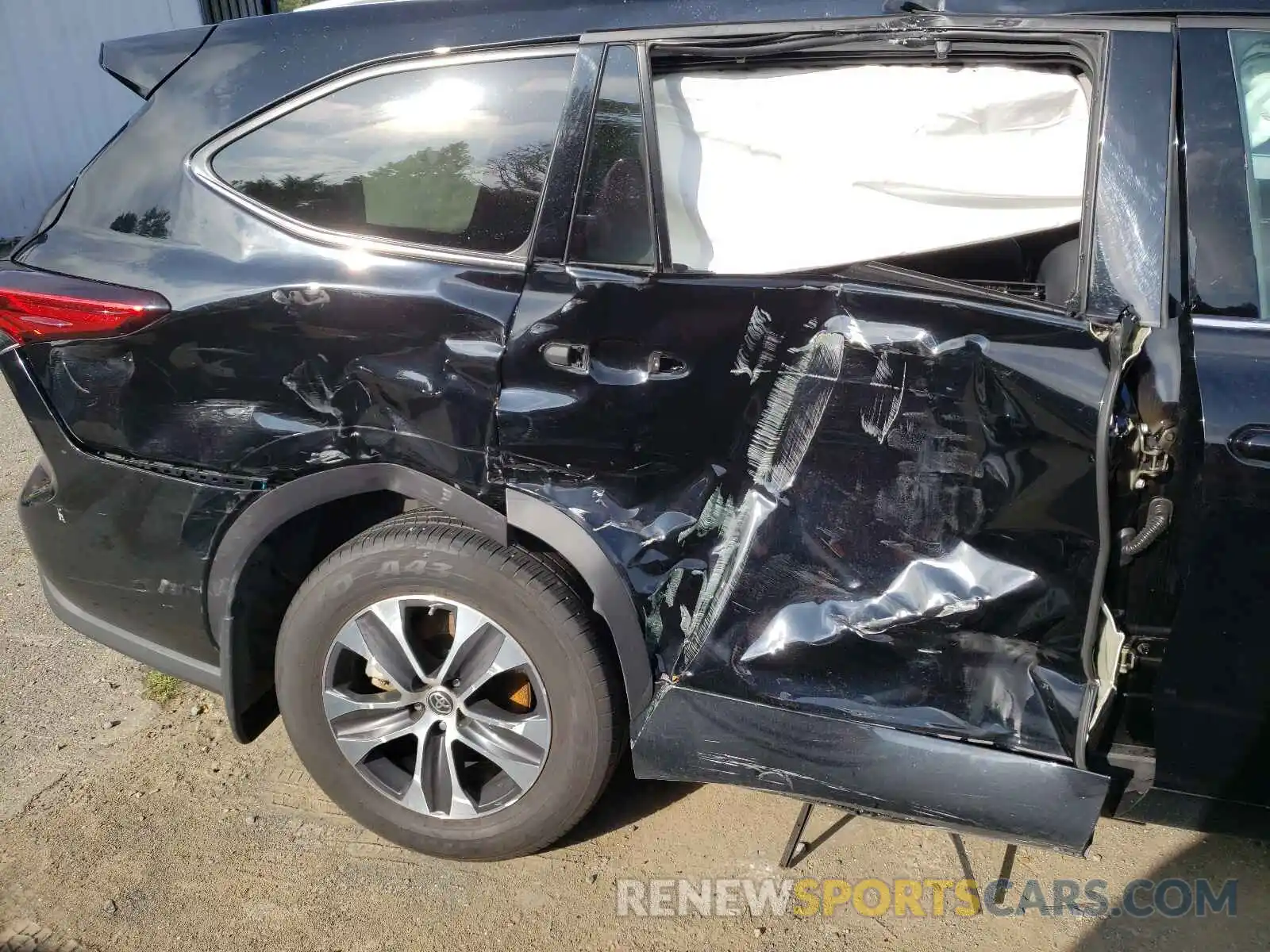 9 Photograph of a damaged car 5TDGZRBH2LS013197 TOYOTA HIGHLANDER 2020