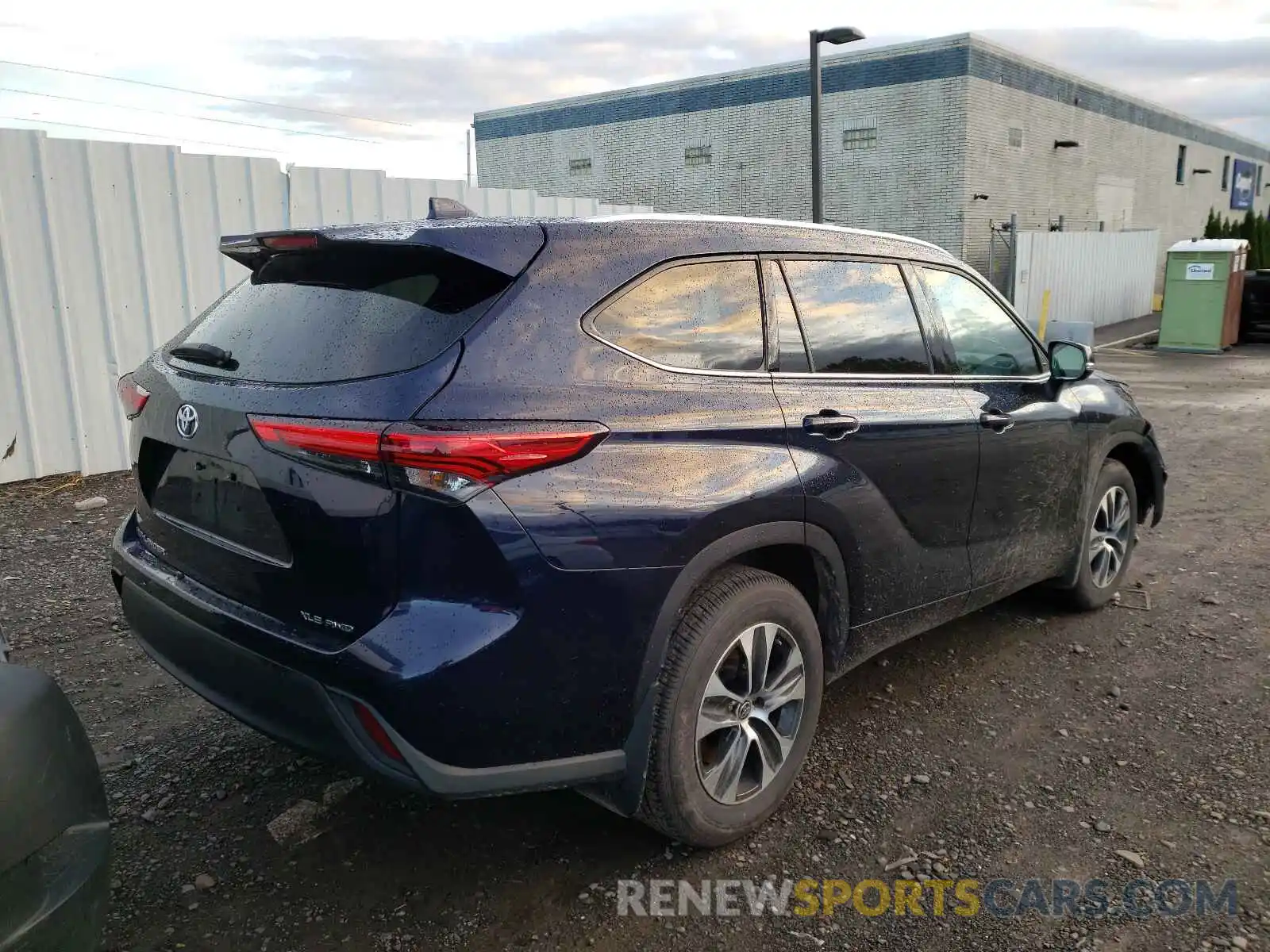 4 Photograph of a damaged car 5TDGZRBH2LS019517 TOYOTA HIGHLANDER 2020