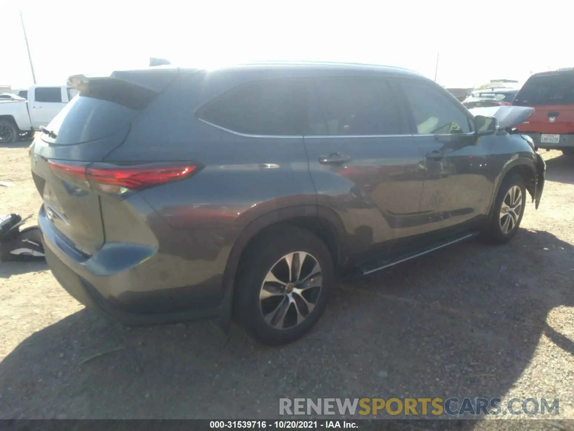 4 Photograph of a damaged car 5TDGZRBH2LS022711 TOYOTA HIGHLANDER 2020