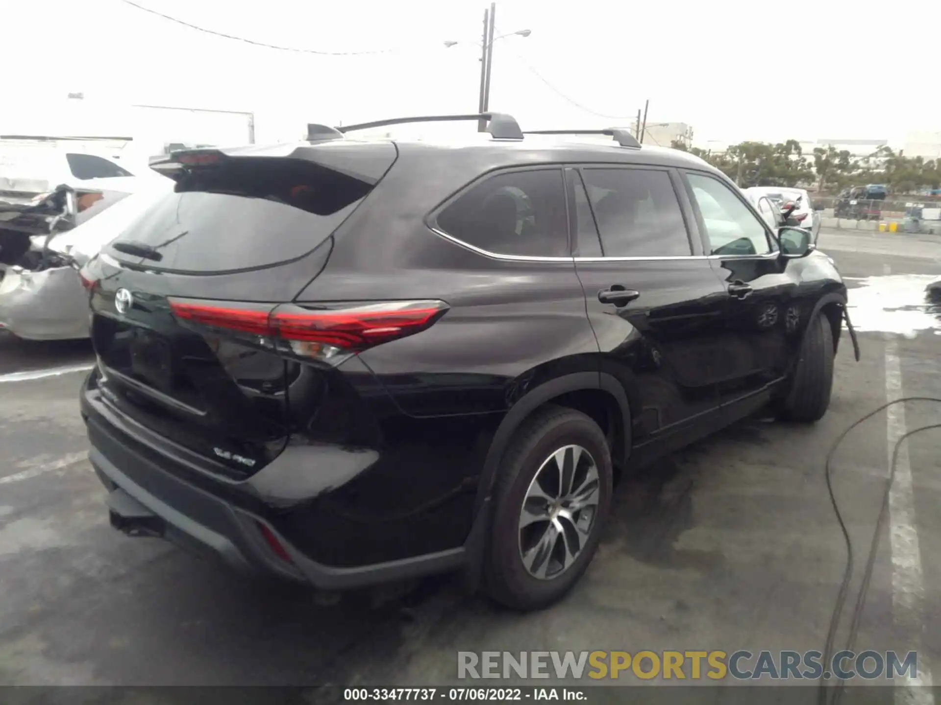 4 Photograph of a damaged car 5TDGZRBH2LS031280 TOYOTA HIGHLANDER 2020