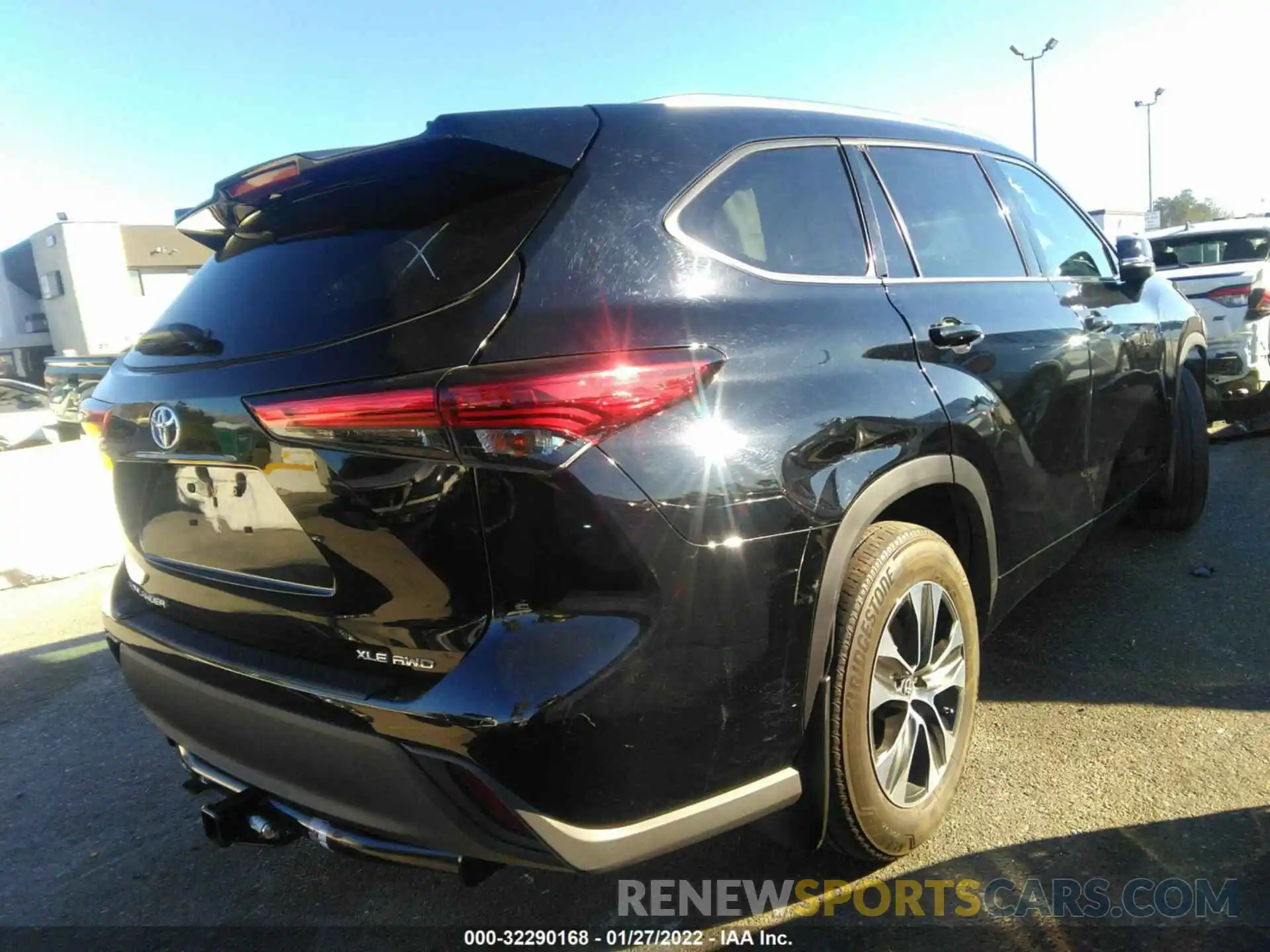 4 Photograph of a damaged car 5TDGZRBH2LS035152 TOYOTA HIGHLANDER 2020