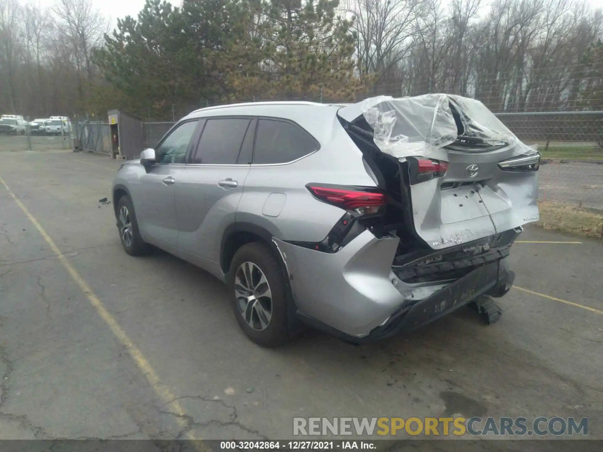 3 Photograph of a damaged car 5TDGZRBH2LS055207 TOYOTA HIGHLANDER 2020