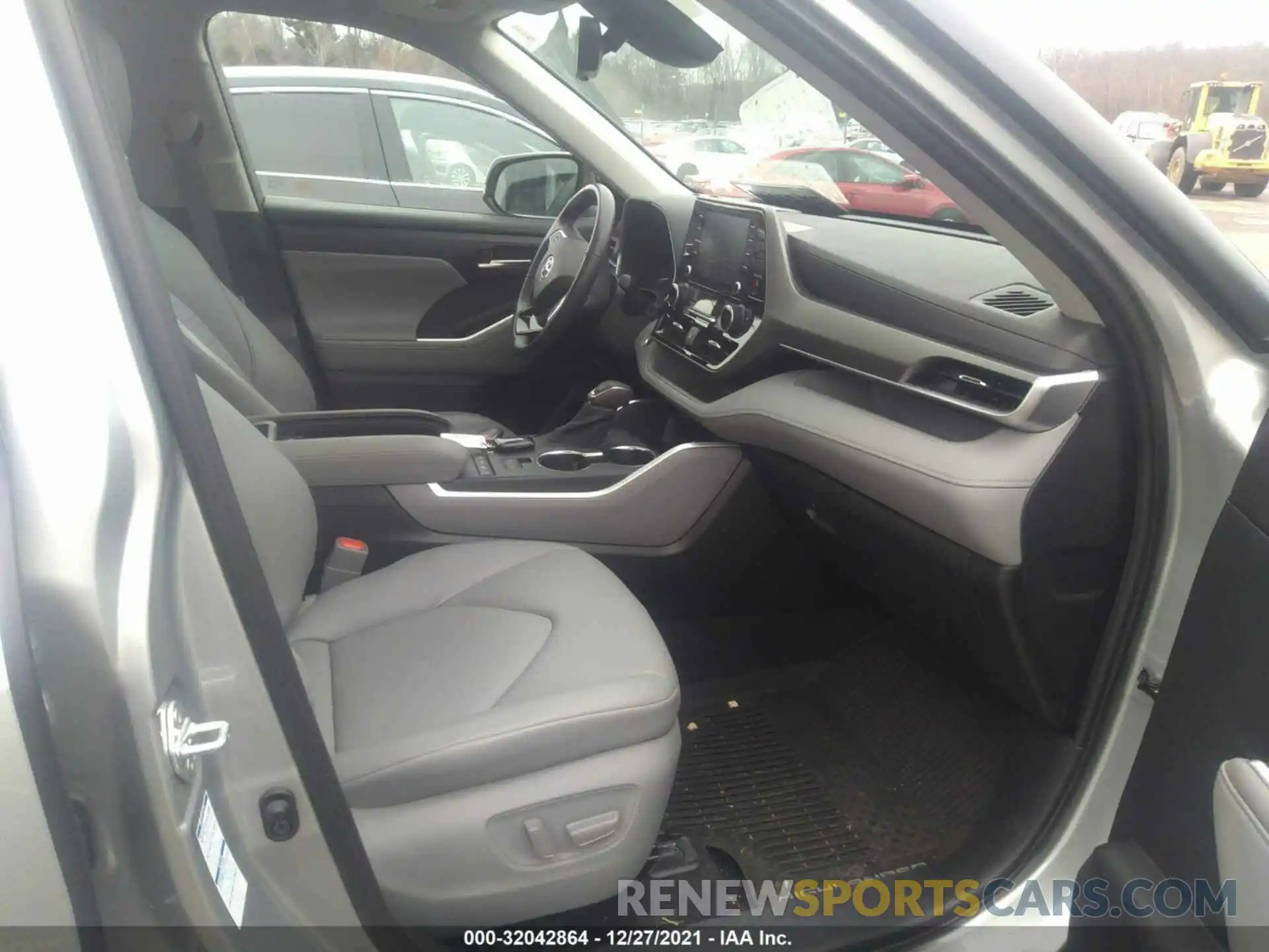 5 Photograph of a damaged car 5TDGZRBH2LS055207 TOYOTA HIGHLANDER 2020