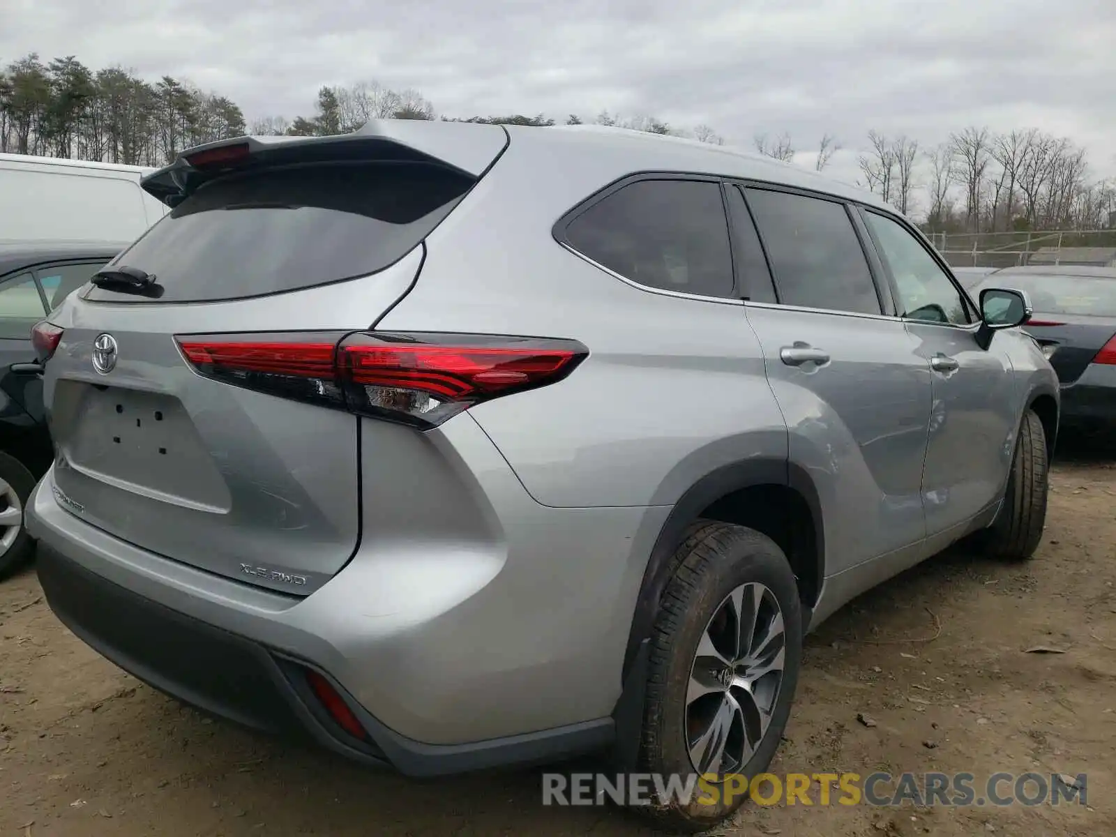 4 Photograph of a damaged car 5TDGZRBH2LS509827 TOYOTA HIGHLANDER 2020