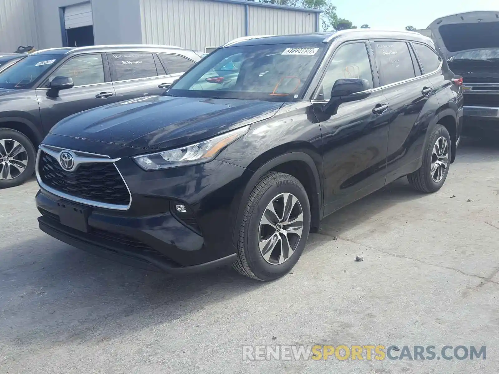 2 Photograph of a damaged car 5TDGZRBH3LS012768 TOYOTA HIGHLANDER 2020