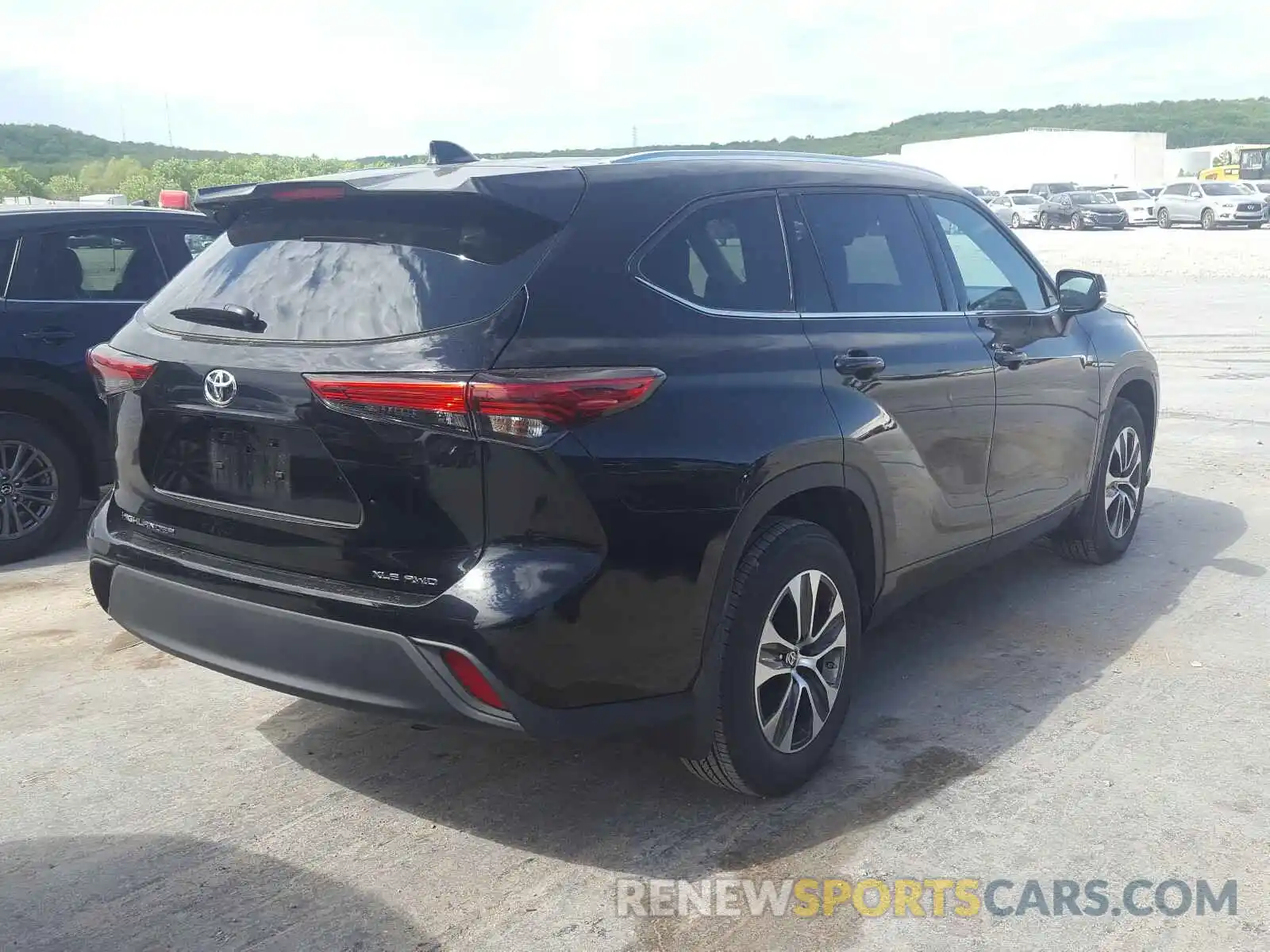 4 Photograph of a damaged car 5TDGZRBH3LS012768 TOYOTA HIGHLANDER 2020