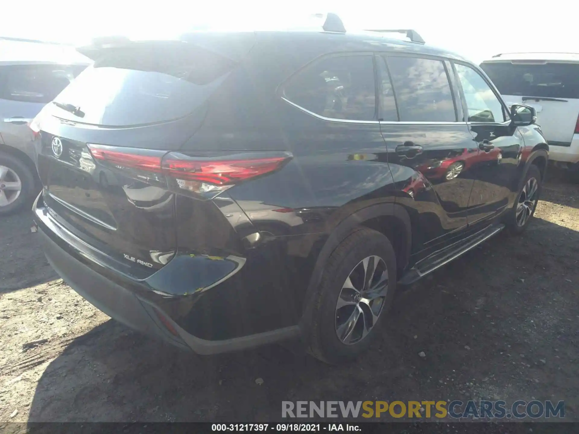 4 Photograph of a damaged car 5TDGZRBH3LS502305 TOYOTA HIGHLANDER 2020