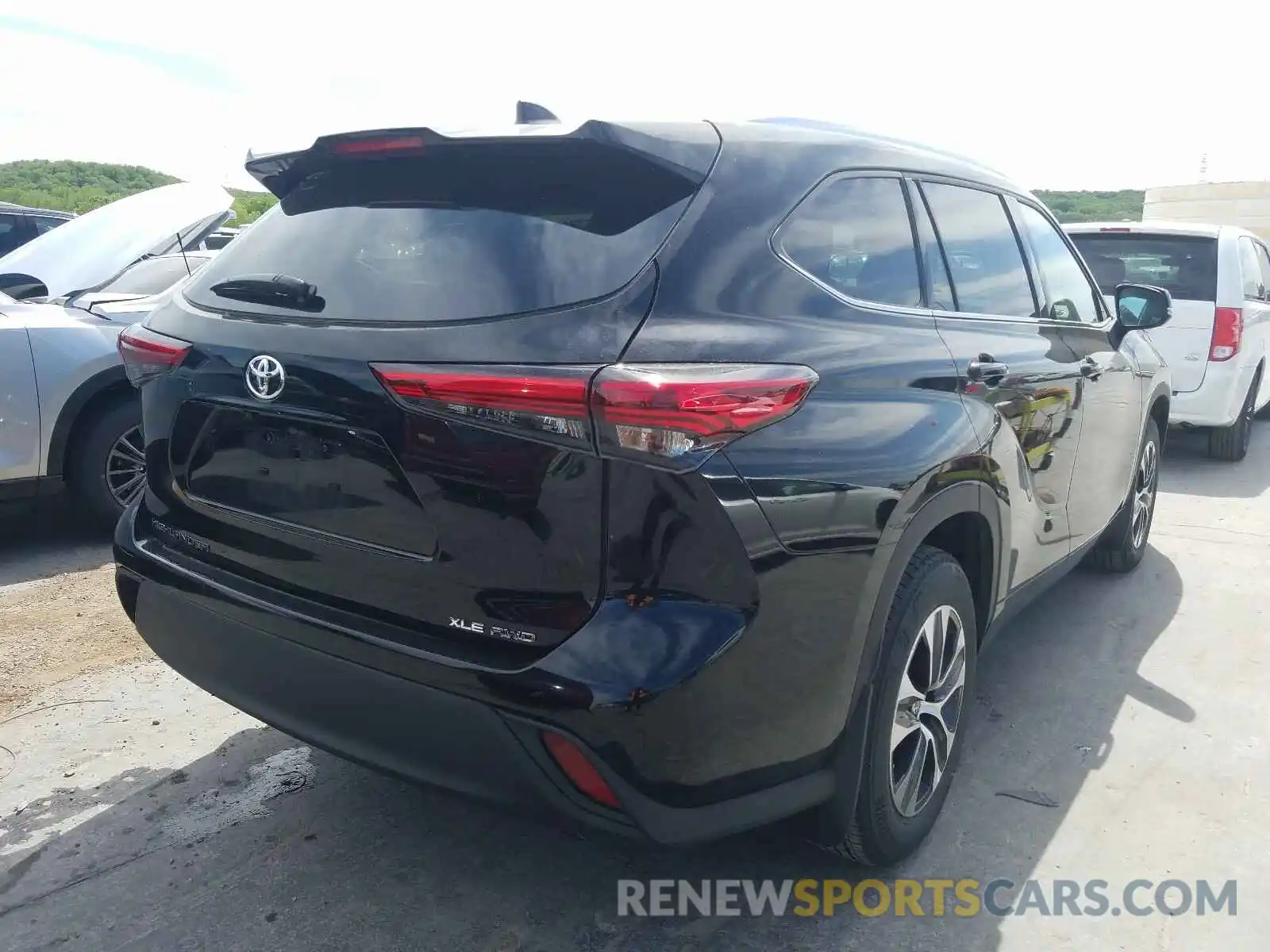 4 Photograph of a damaged car 5TDGZRBH3LS504345 TOYOTA HIGHLANDER 2020