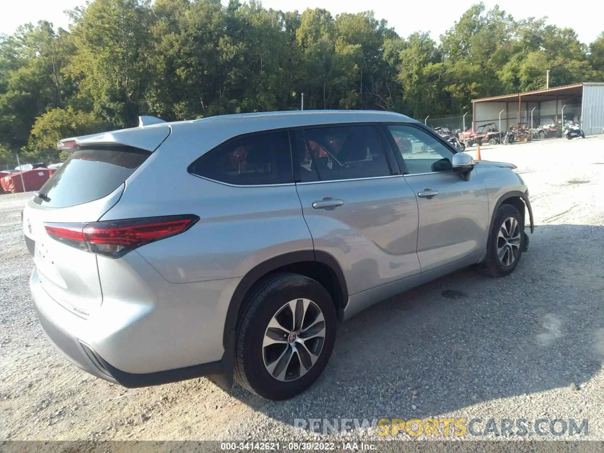 4 Photograph of a damaged car 5TDGZRBH3LS509822 TOYOTA HIGHLANDER 2020