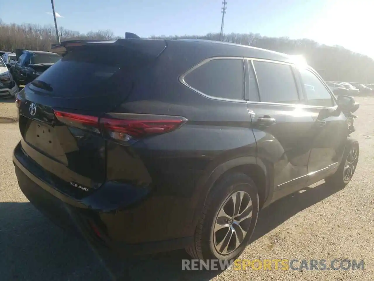 4 Photograph of a damaged car 5TDGZRBH3LS518102 TOYOTA HIGHLANDER 2020