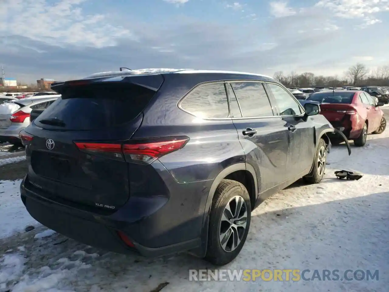 4 Photograph of a damaged car 5TDGZRBH4LS045553 TOYOTA HIGHLANDER 2020