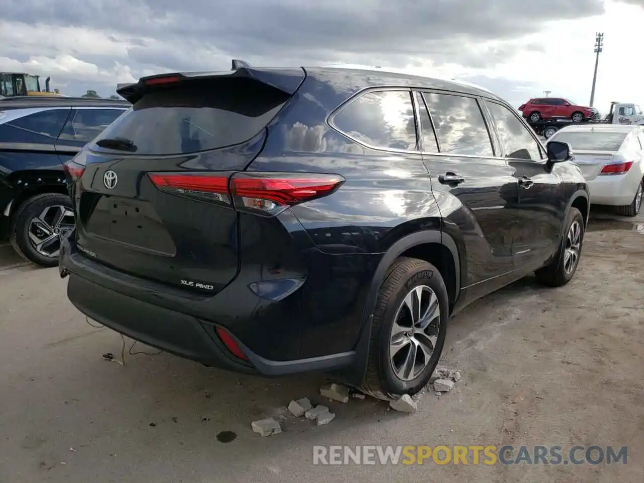 4 Photograph of a damaged car 5TDGZRBH4LS509182 TOYOTA HIGHLANDER 2020