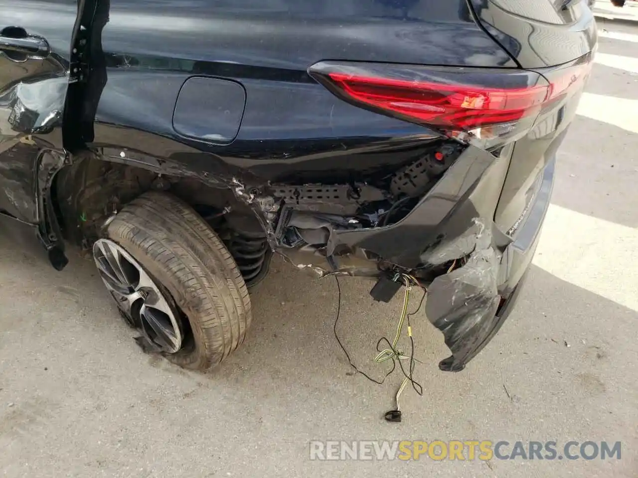 9 Photograph of a damaged car 5TDGZRBH4LS509182 TOYOTA HIGHLANDER 2020