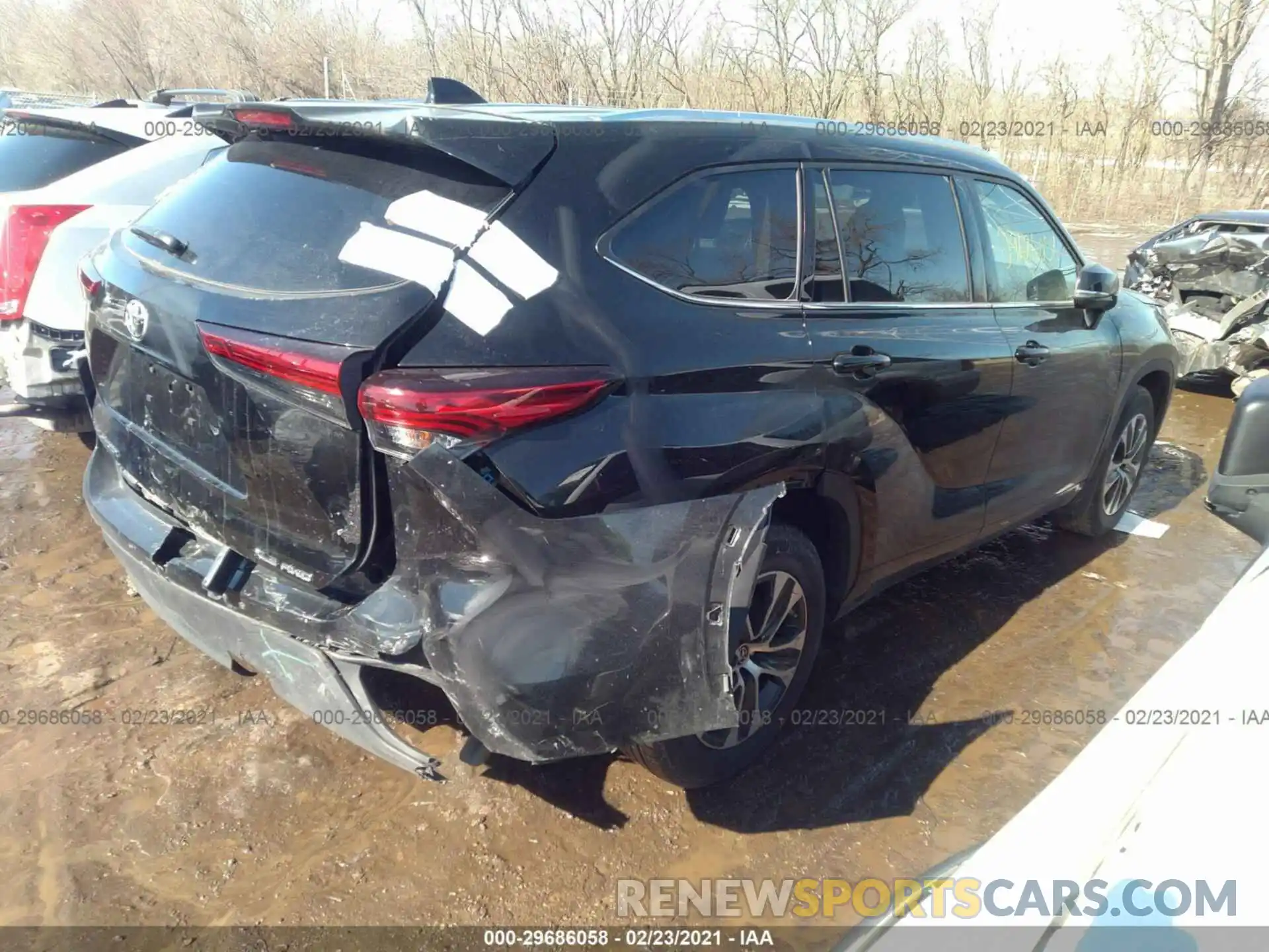 4 Photograph of a damaged car 5TDGZRBH5LS000282 TOYOTA HIGHLANDER 2020