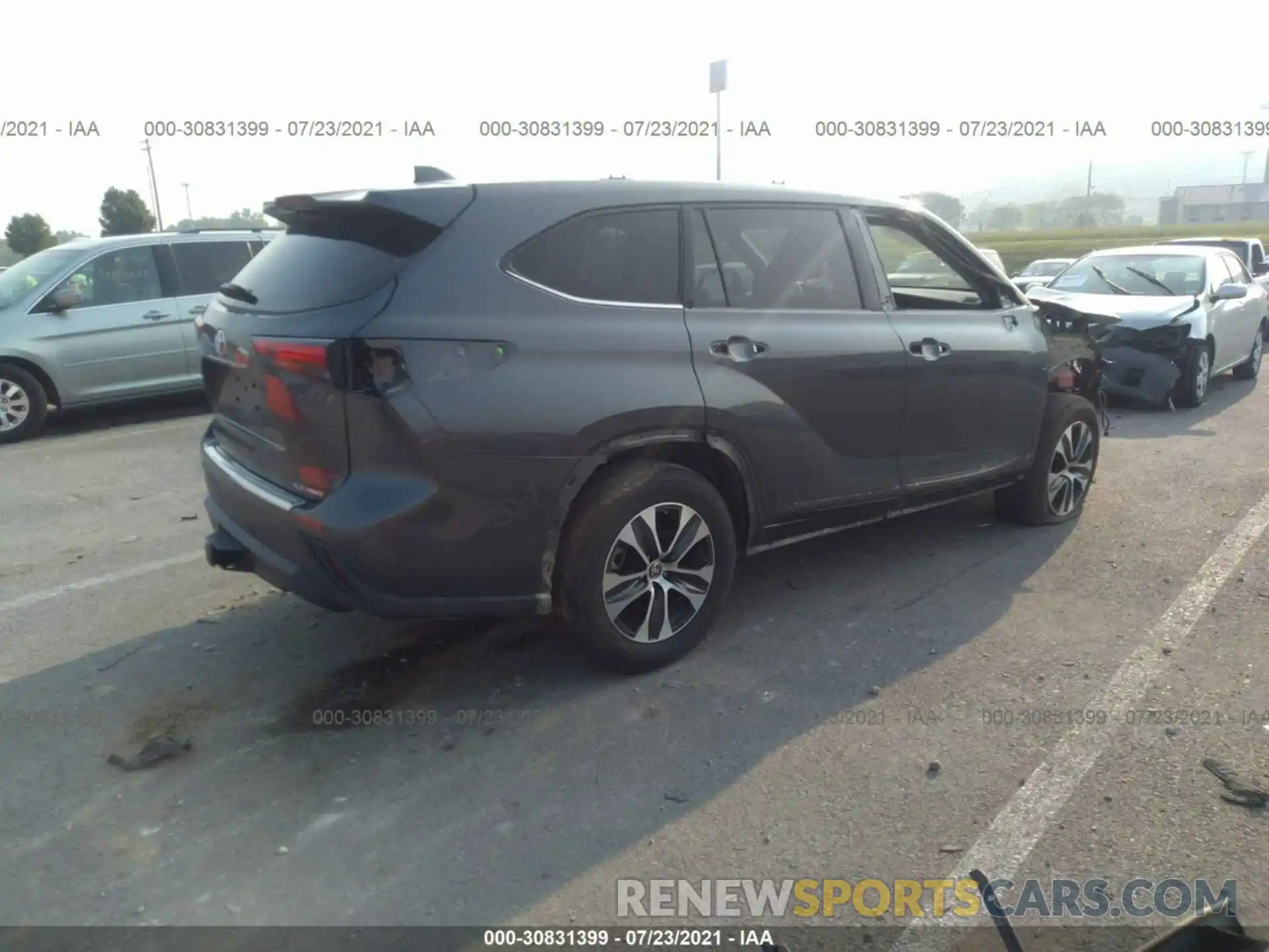 4 Photograph of a damaged car 5TDGZRBH5LS010181 TOYOTA HIGHLANDER 2020