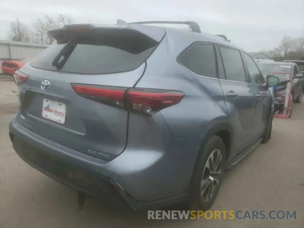 4 Photograph of a damaged car 5TDGZRBH5LS032505 TOYOTA HIGHLANDER 2020