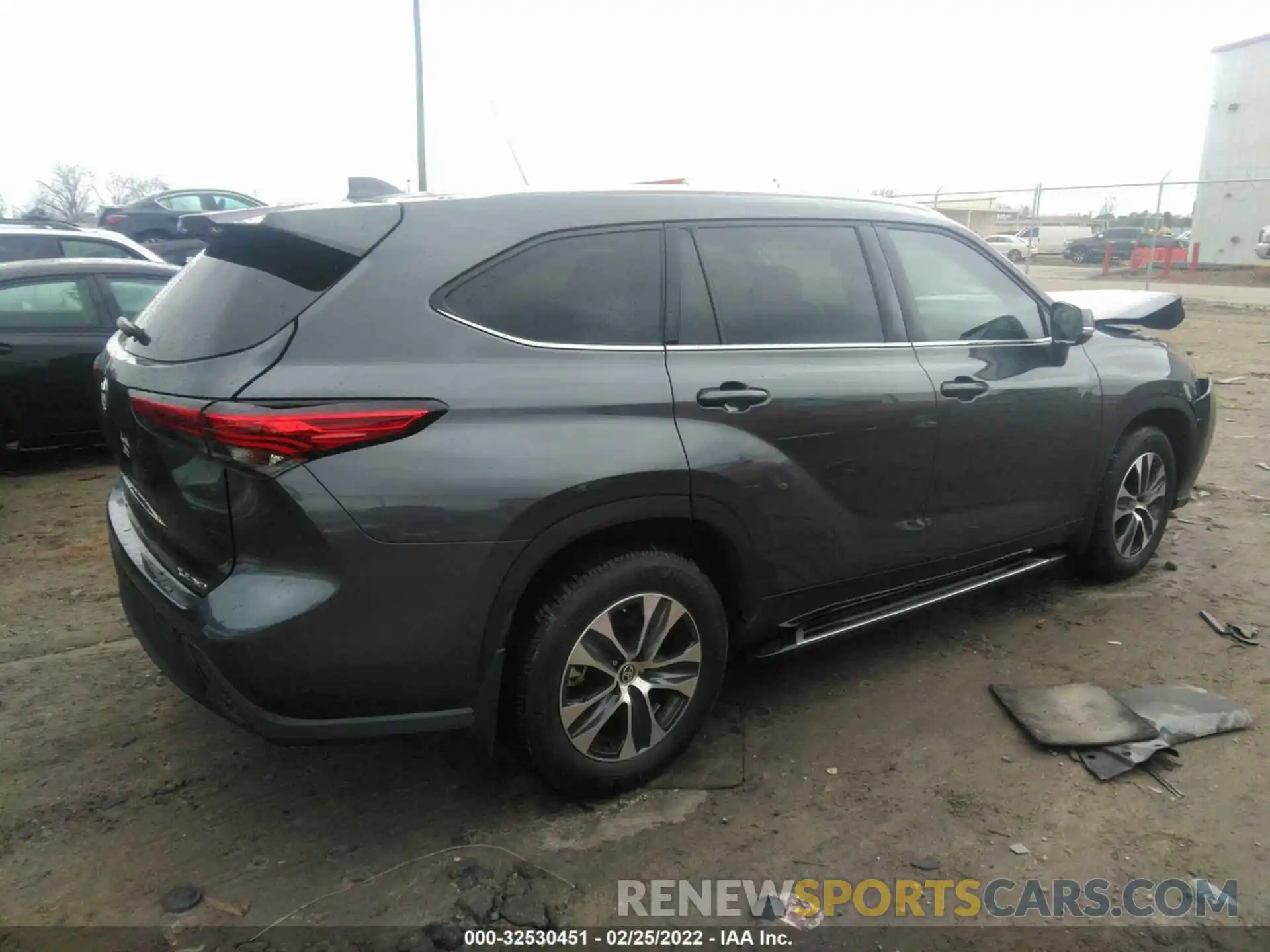 4 Photograph of a damaged car 5TDGZRBH5LS045979 TOYOTA HIGHLANDER 2020