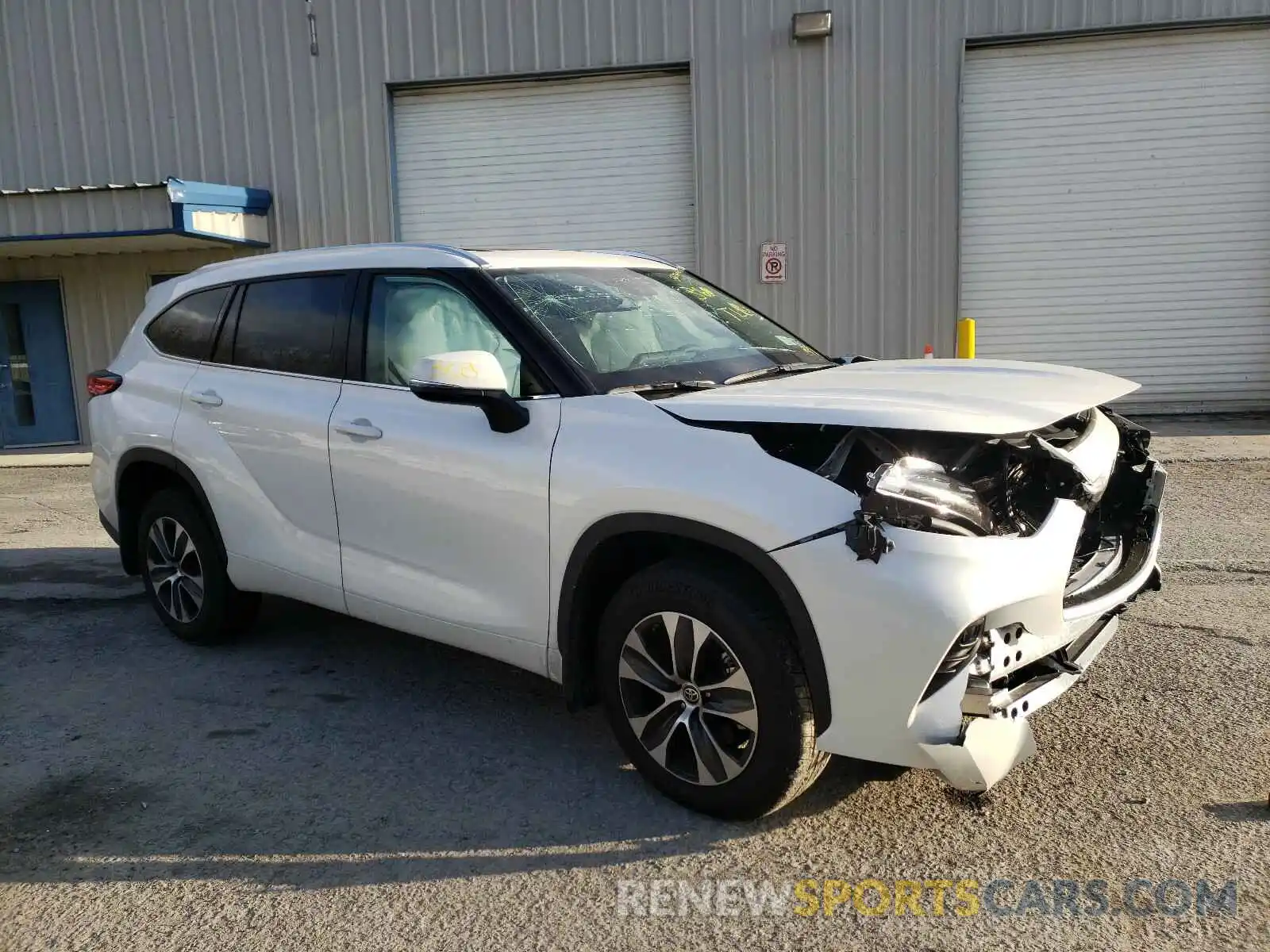 1 Photograph of a damaged car 5TDGZRBH5LS052074 TOYOTA HIGHLANDER 2020