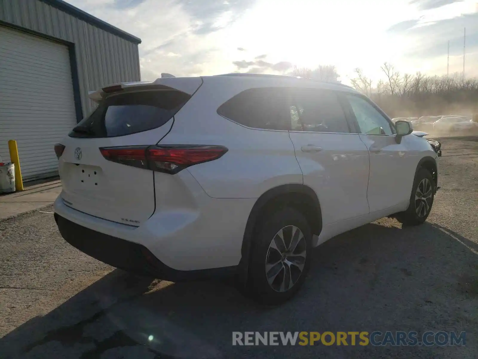 4 Photograph of a damaged car 5TDGZRBH5LS052074 TOYOTA HIGHLANDER 2020