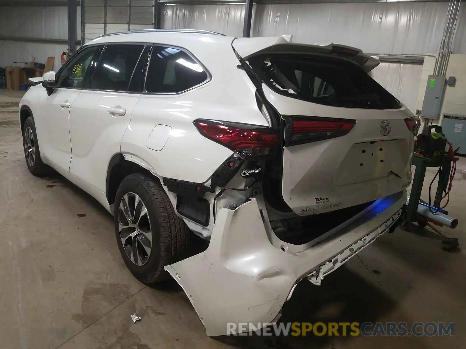 3 Photograph of a damaged car 5TDGZRBH5LS504072 TOYOTA HIGHLANDER 2020