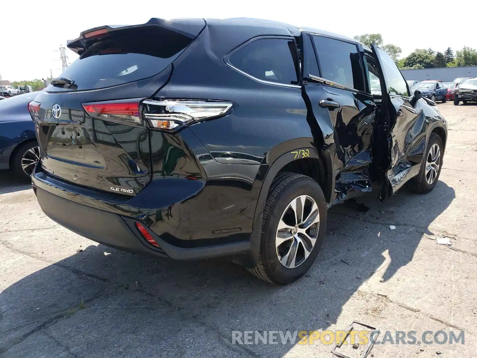 4 Photograph of a damaged car 5TDGZRBH5LS513483 TOYOTA HIGHLANDER 2020