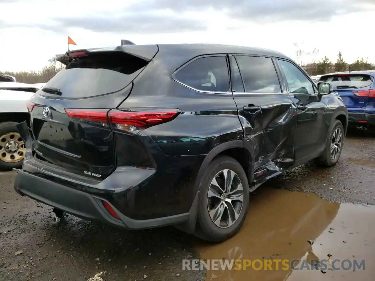 4 Photograph of a damaged car 5TDGZRBH5LS515590 TOYOTA HIGHLANDER 2020