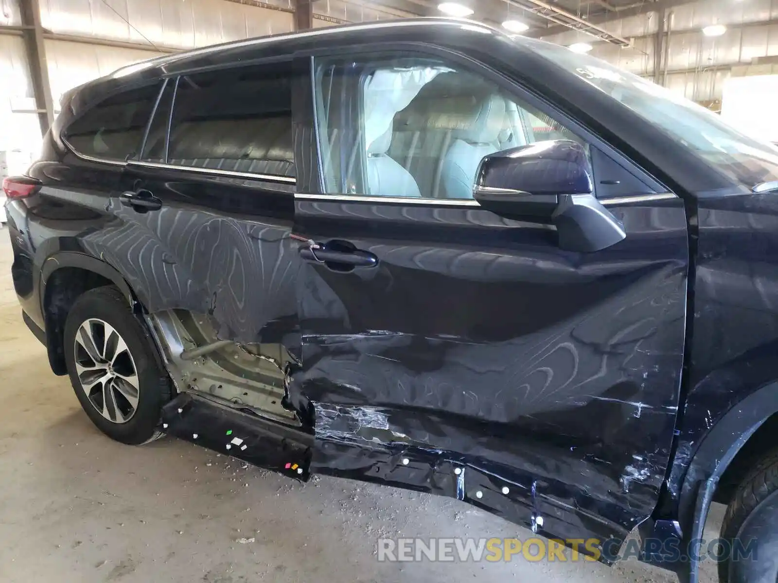 9 Photograph of a damaged car 5TDGZRBH5LS519445 TOYOTA HIGHLANDER 2020