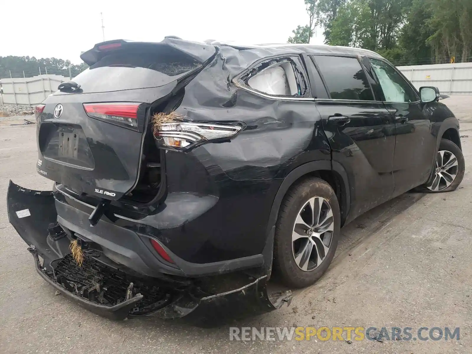 4 Photograph of a damaged car 5TDGZRBH5LS519798 TOYOTA HIGHLANDER 2020