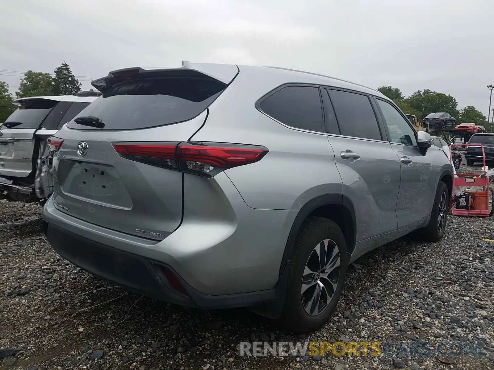 4 Photograph of a damaged car 5TDGZRBH6LS001649 TOYOTA HIGHLANDER 2020