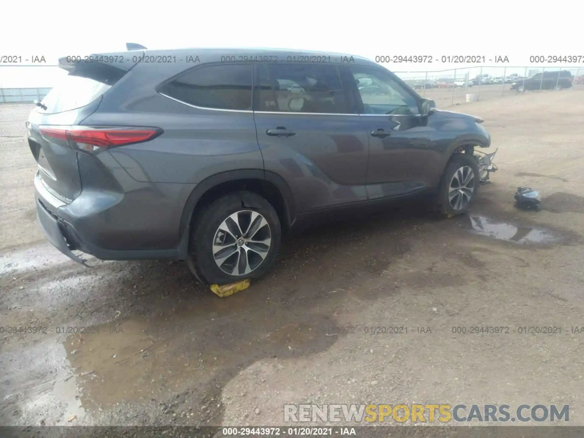 4 Photograph of a damaged car 5TDGZRBH6LS017639 TOYOTA HIGHLANDER 2020