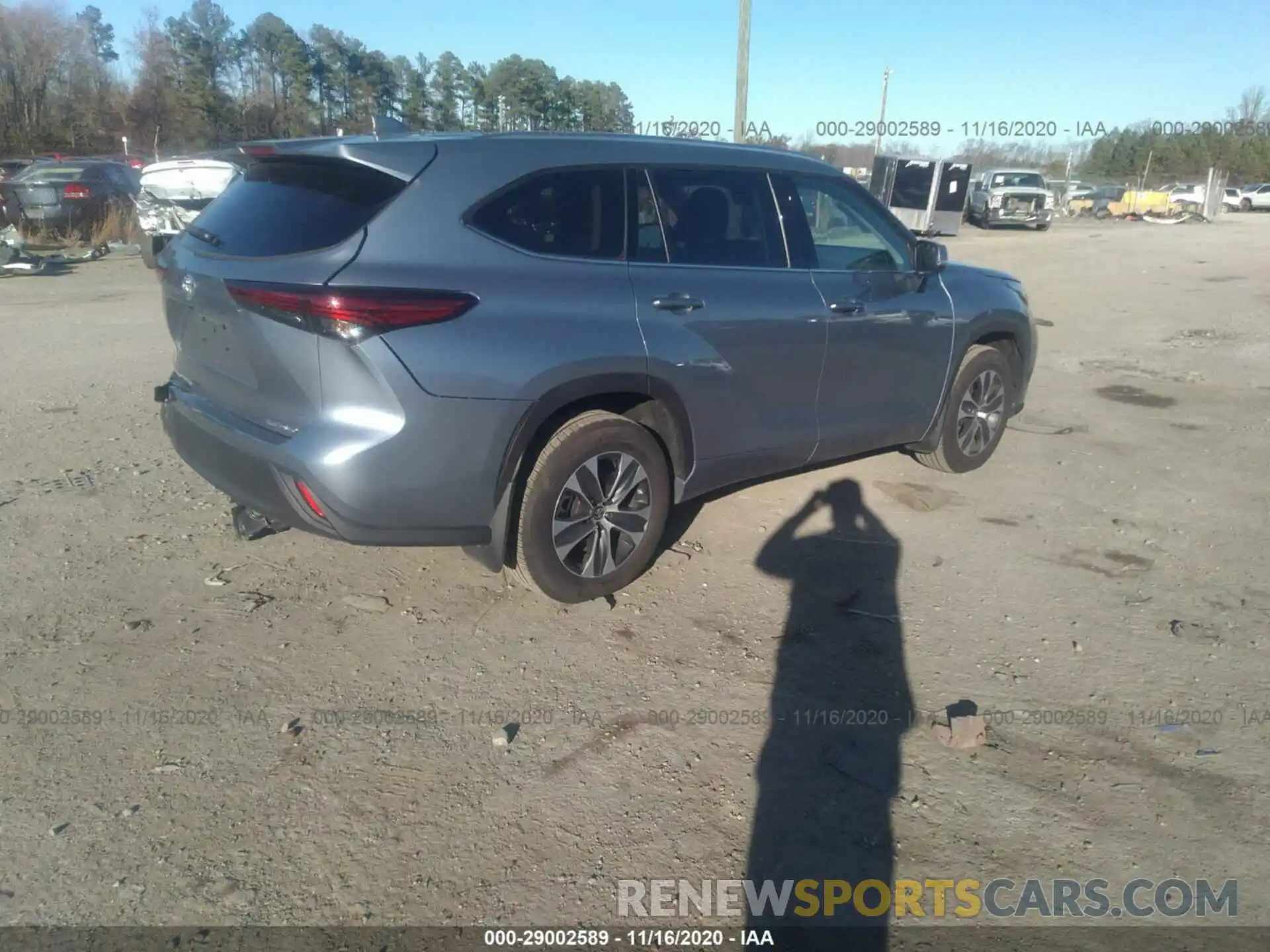 4 Photograph of a damaged car 5TDGZRBH6LS019147 TOYOTA HIGHLANDER 2020