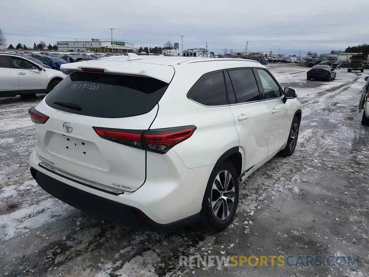 4 Photograph of a damaged car 5TDGZRBH6LS500421 TOYOTA HIGHLANDER 2020