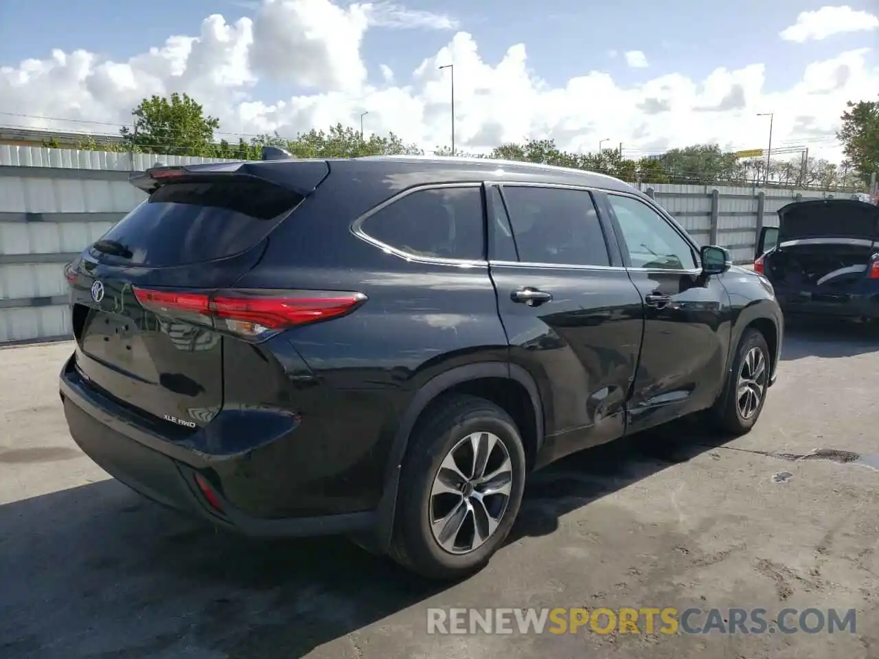 4 Photograph of a damaged car 5TDGZRBH6LS508180 TOYOTA HIGHLANDER 2020