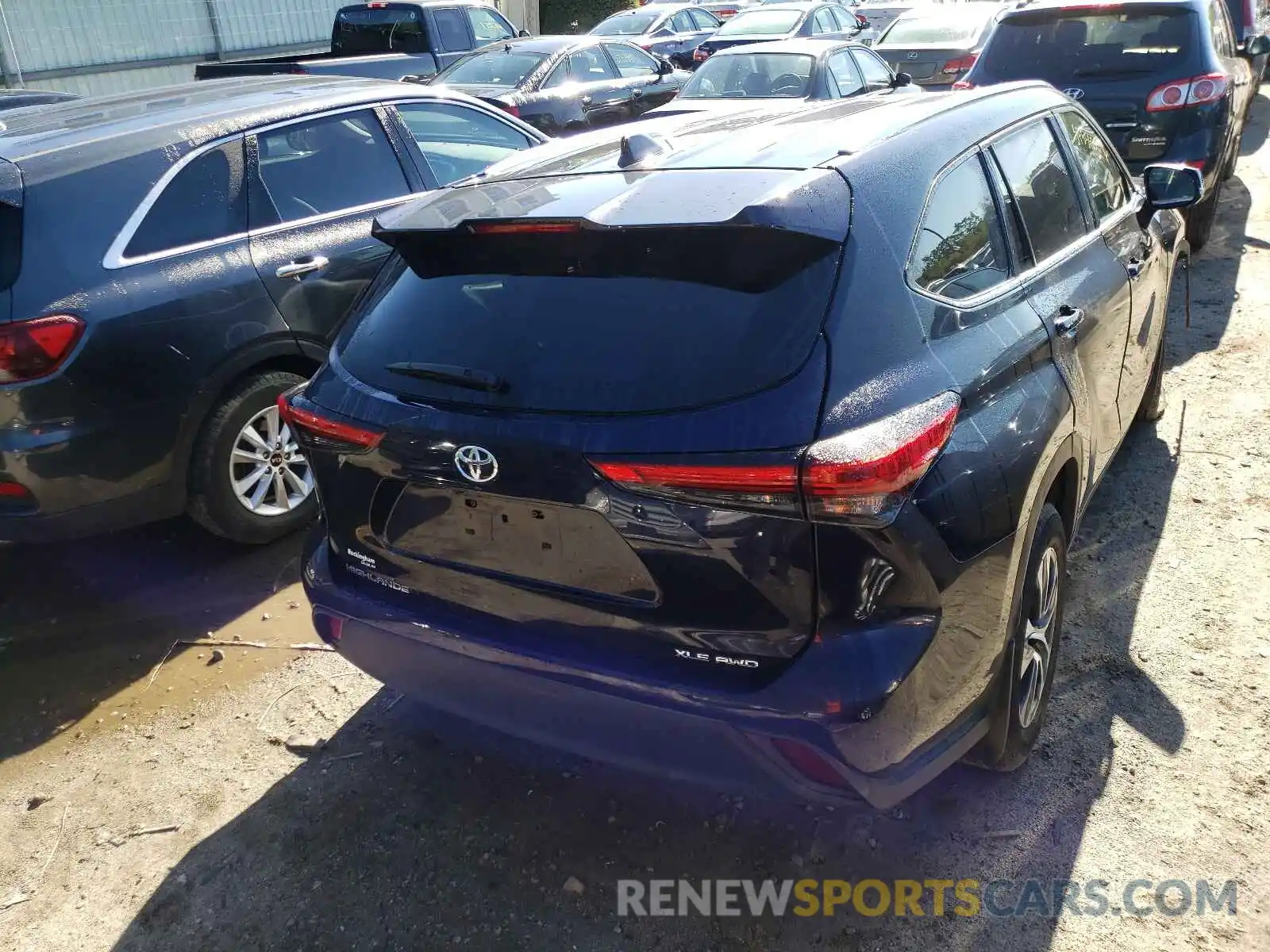 4 Photograph of a damaged car 5TDGZRBH6LS519096 TOYOTA HIGHLANDER 2020