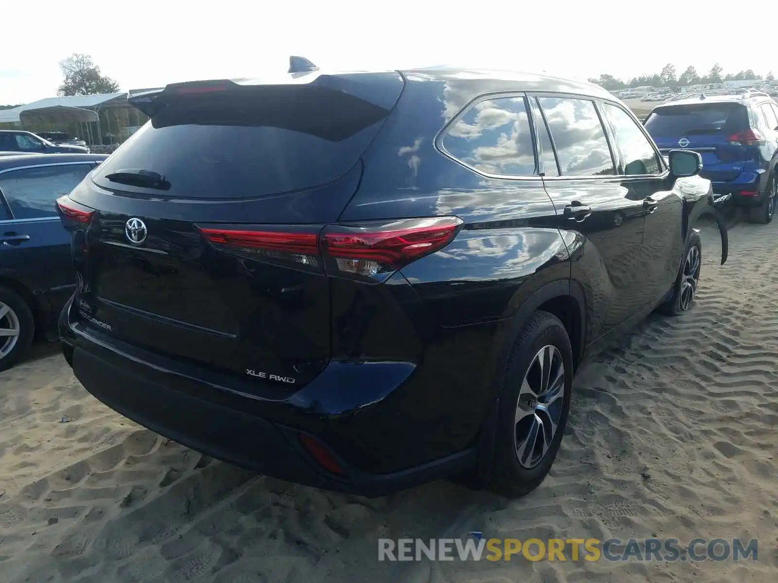 4 Photograph of a damaged car 5TDGZRBH6LS521365 TOYOTA HIGHLANDER 2020