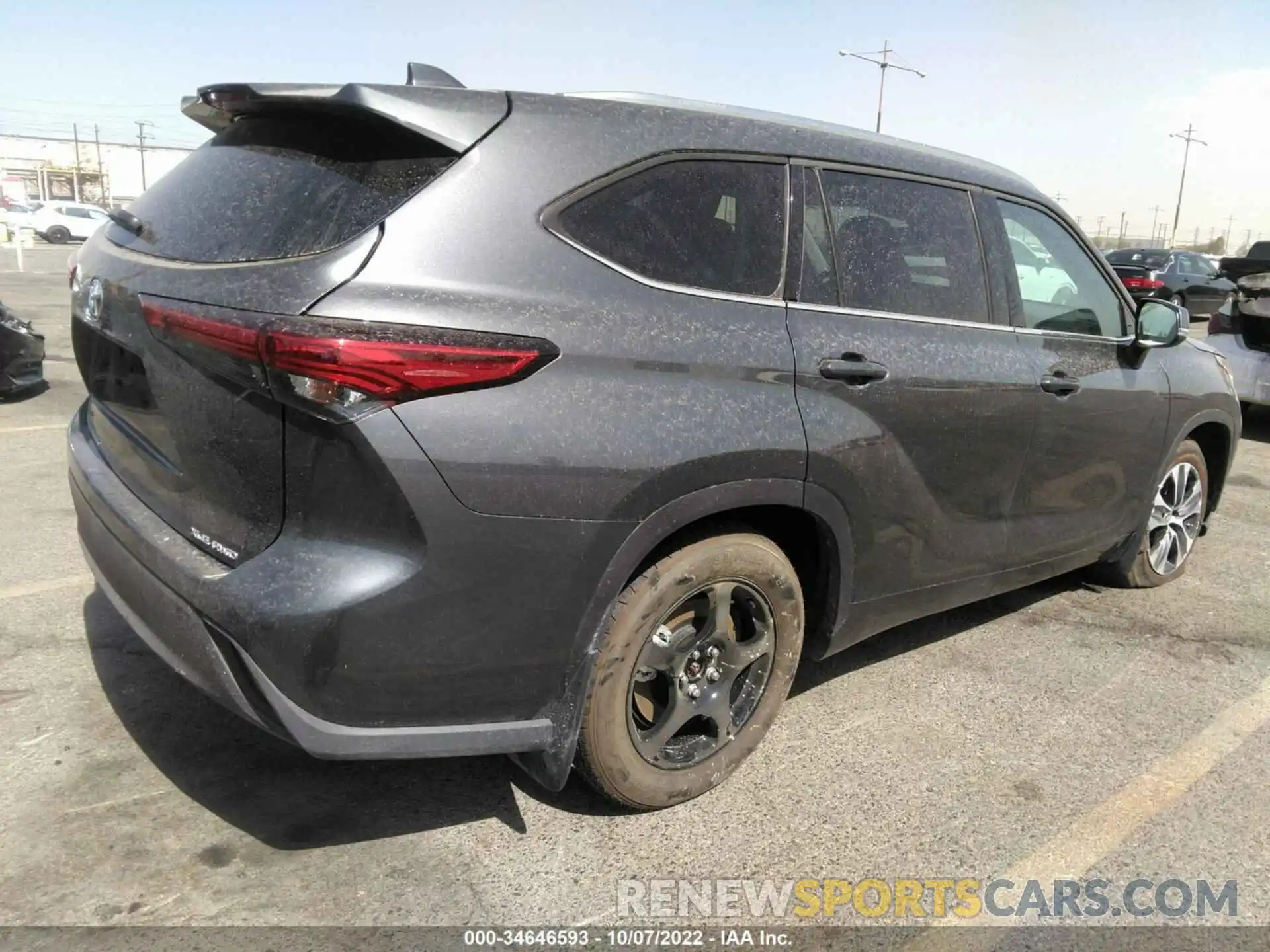 4 Photograph of a damaged car 5TDGZRBH7LS003507 TOYOTA HIGHLANDER 2020