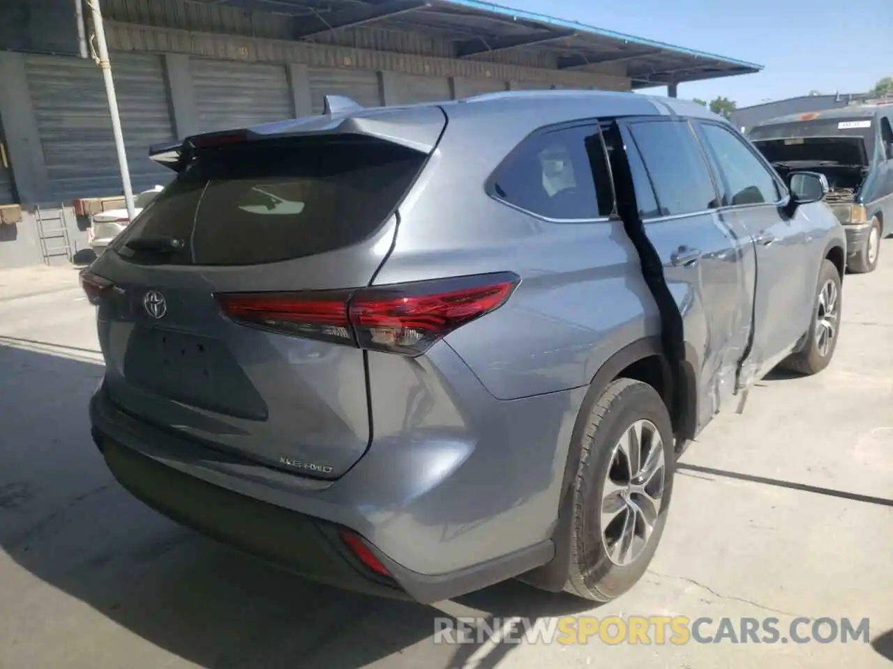 4 Photograph of a damaged car 5TDGZRBH7LS009582 TOYOTA HIGHLANDER 2020