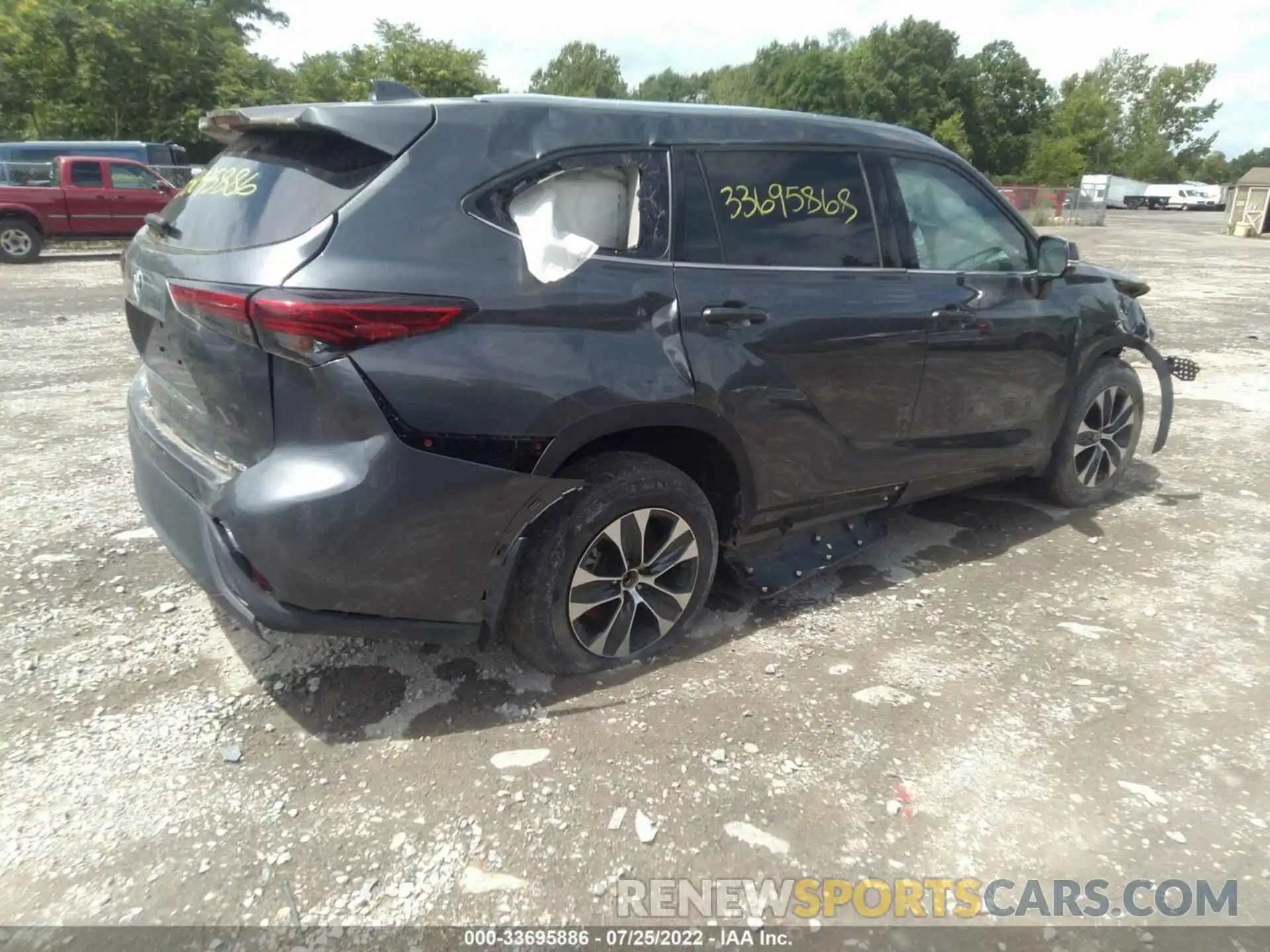 4 Photograph of a damaged car 5TDGZRBH7LS009713 TOYOTA HIGHLANDER 2020