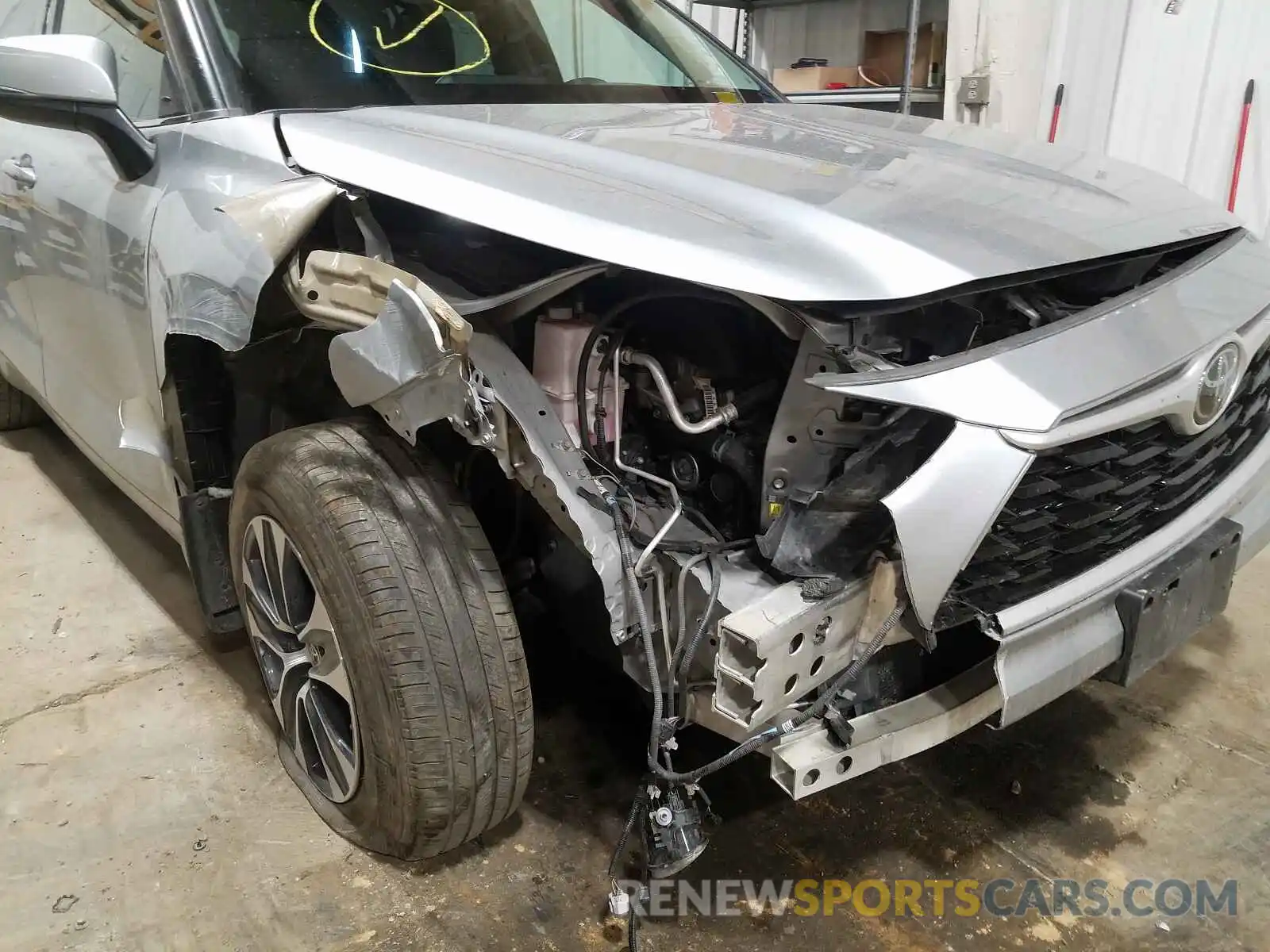 9 Photograph of a damaged car 5TDGZRBH7LS013258 TOYOTA HIGHLANDER 2020