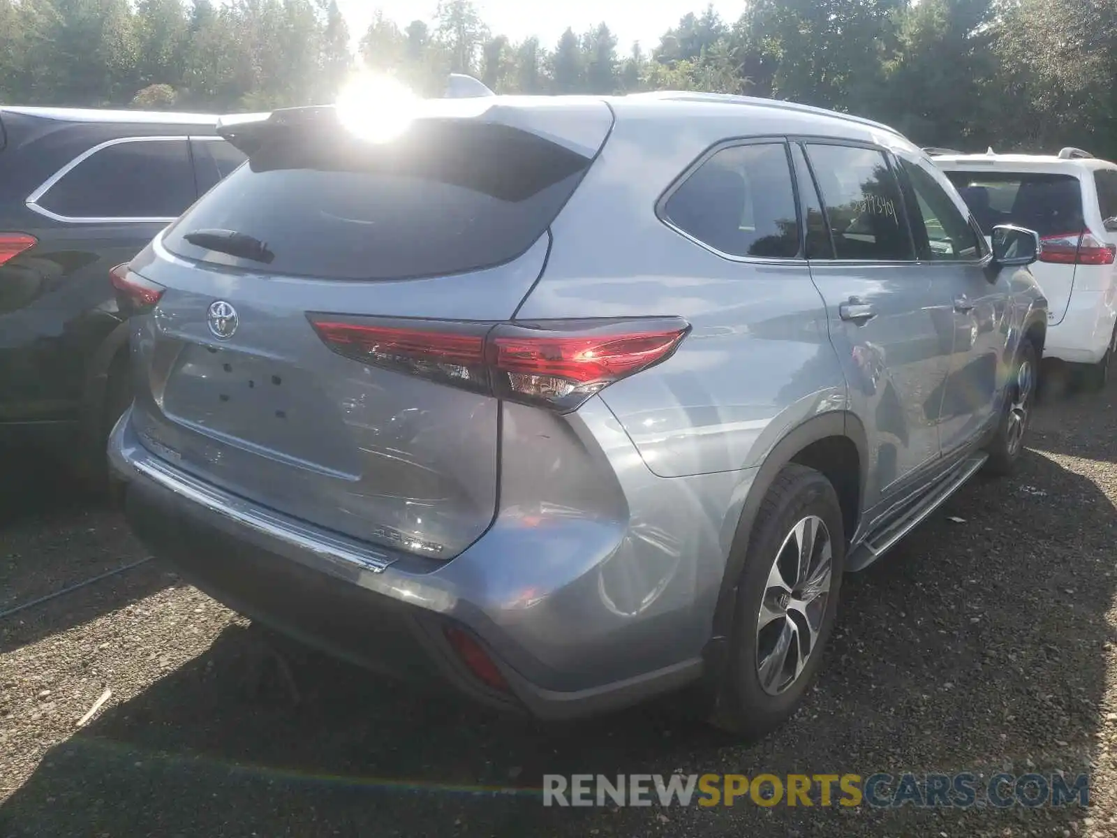 4 Photograph of a damaged car 5TDGZRBH7LS015463 TOYOTA HIGHLANDER 2020