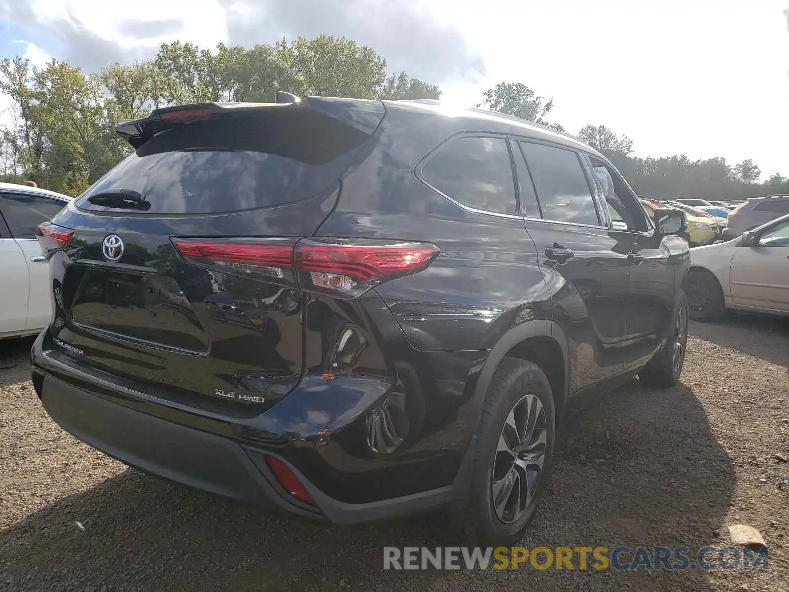 4 Photograph of a damaged car 5TDGZRBH7LS032912 TOYOTA HIGHLANDER 2020