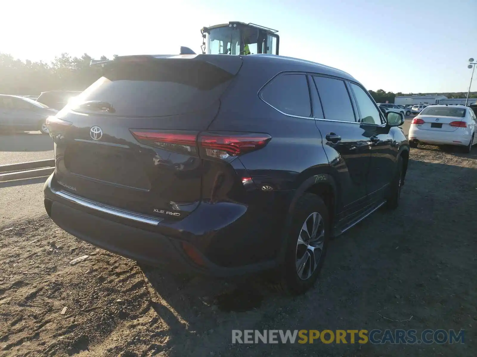 4 Photograph of a damaged car 5TDGZRBH7LS046325 TOYOTA HIGHLANDER 2020