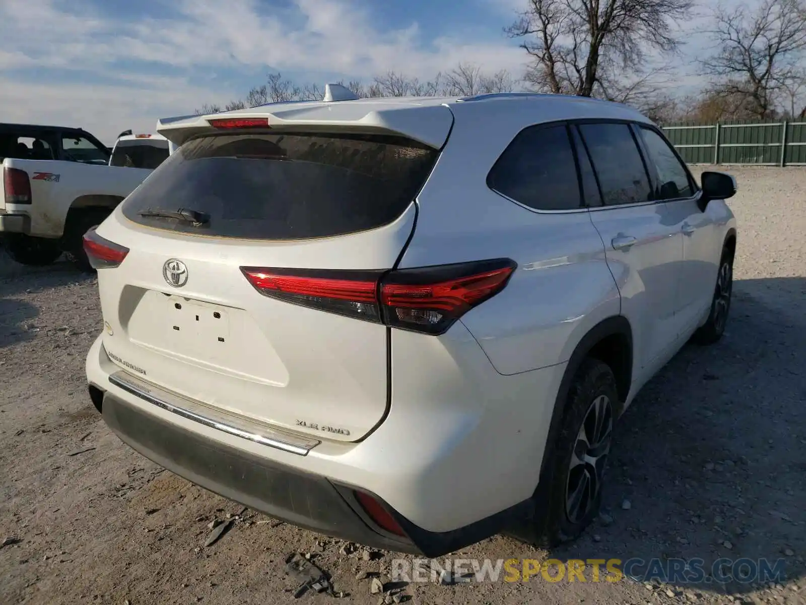 4 Photograph of a damaged car 5TDGZRBH7LS507247 TOYOTA HIGHLANDER 2020