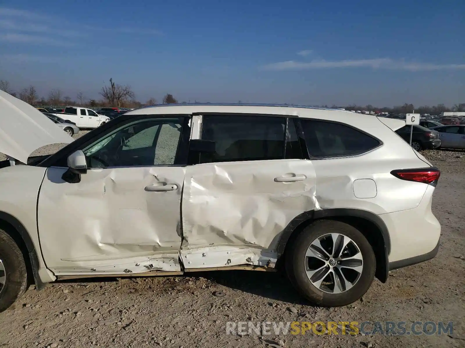 9 Photograph of a damaged car 5TDGZRBH7LS507247 TOYOTA HIGHLANDER 2020