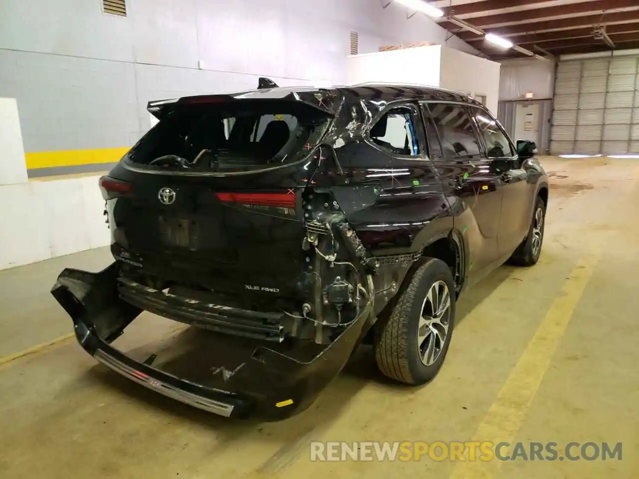 4 Photograph of a damaged car 5TDGZRBH7LS515042 TOYOTA HIGHLANDER 2020